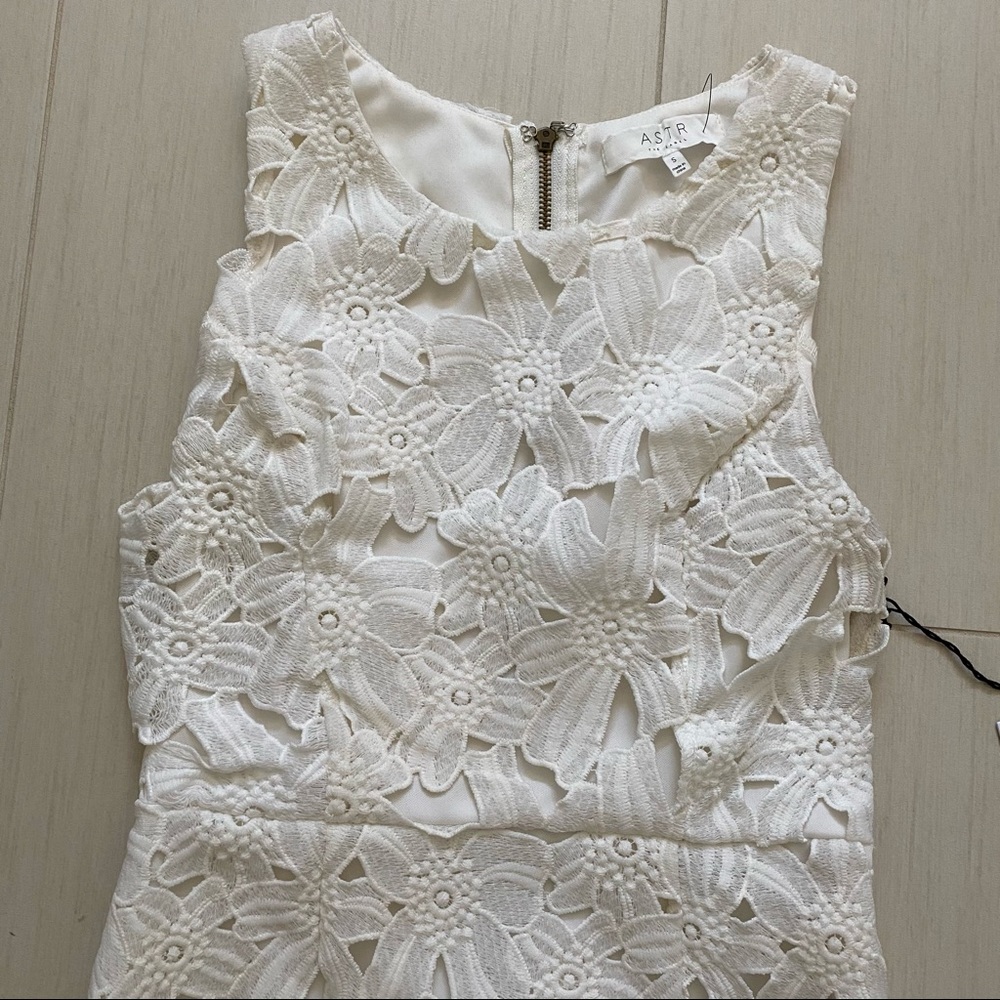 White ASTR Flower Dress - Picture 2 of 5